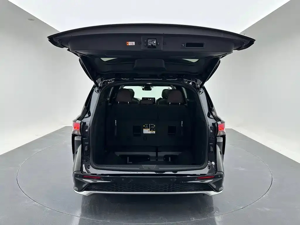 Toyota Granvia — фото 5