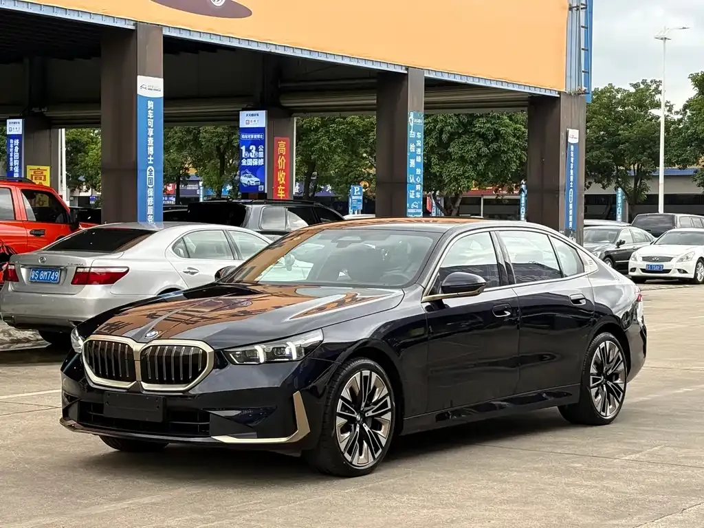 BMW 5 Series — фото 1