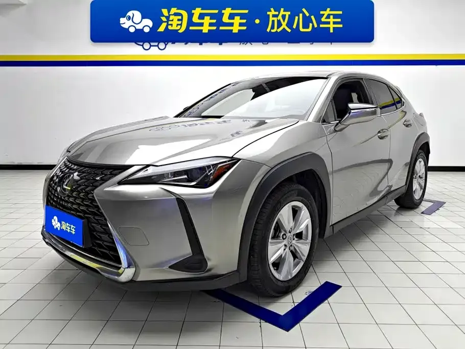 Lexus UX — фото 1