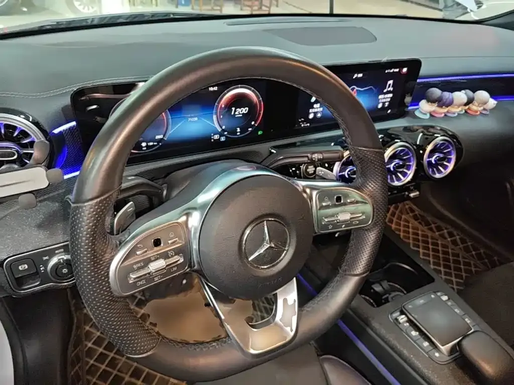 Mercedes-Benz A-Class — фото 10