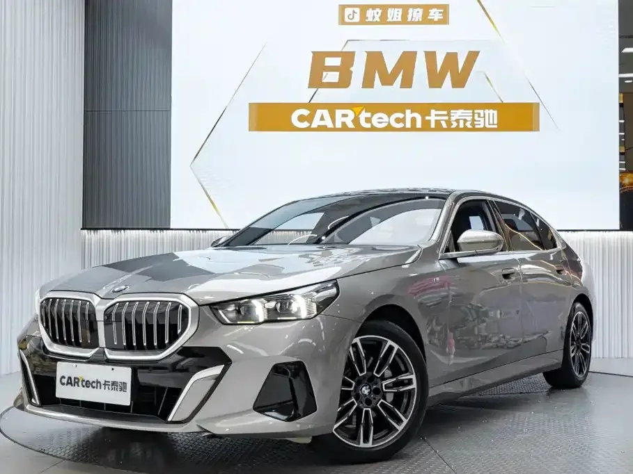 BMW 5 Series — фото 1