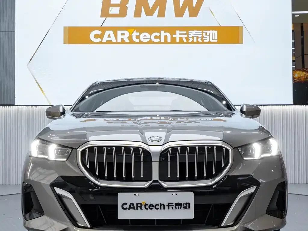 BMW 5 Series — фото 10
