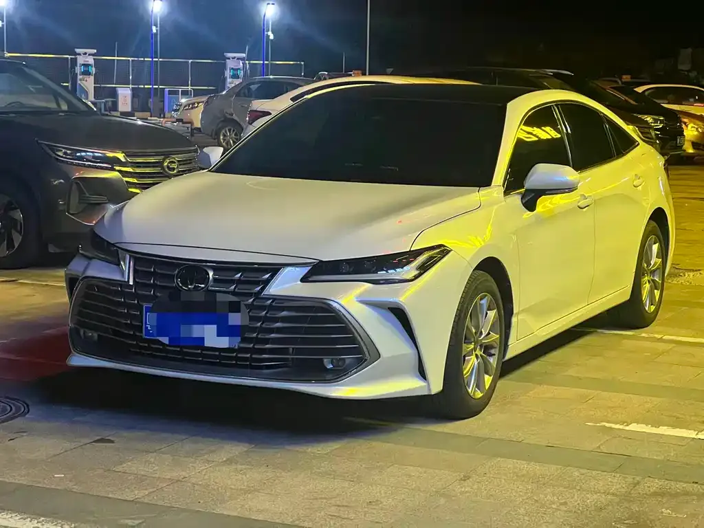 Toyota Avalon — фото 1