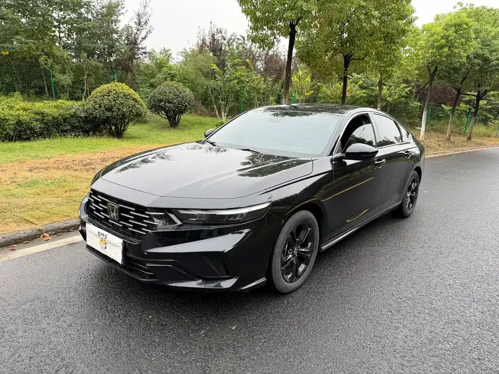 Honda Accord — фото 1