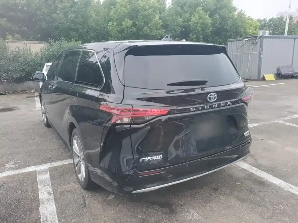 Toyota Sienna — фото 9