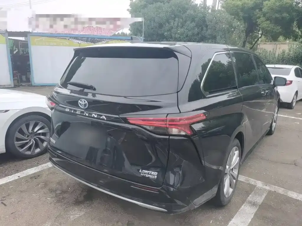 Toyota Sienna — фото 10