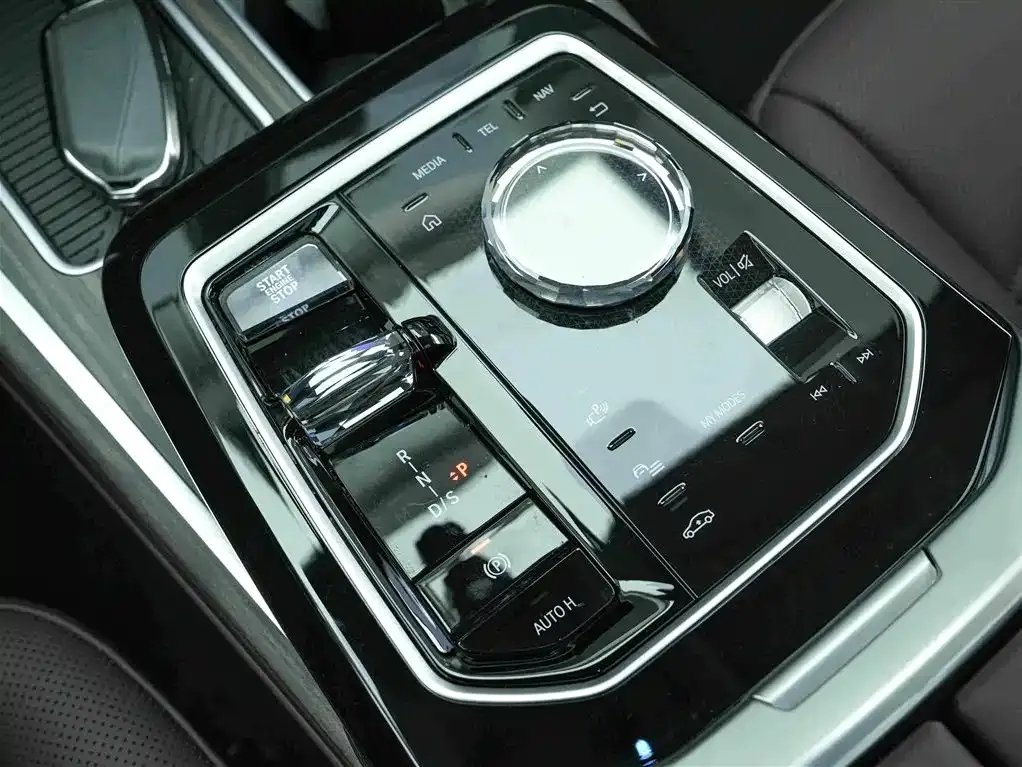 BMW 7 Series — фото 10