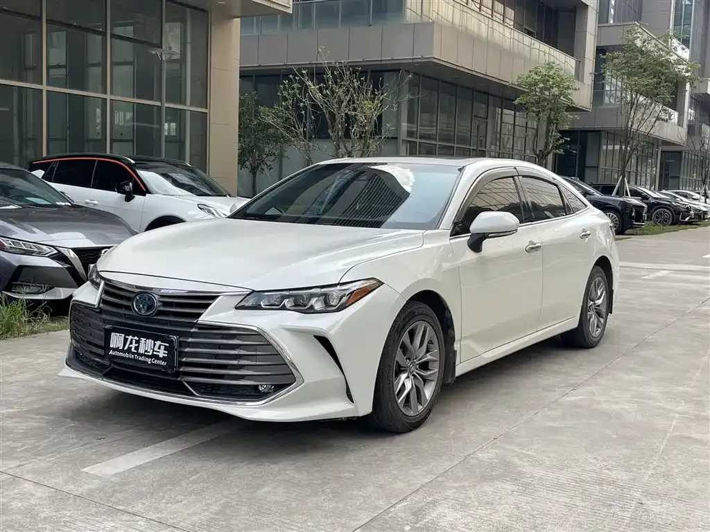 Toyota Avalon — фото 1