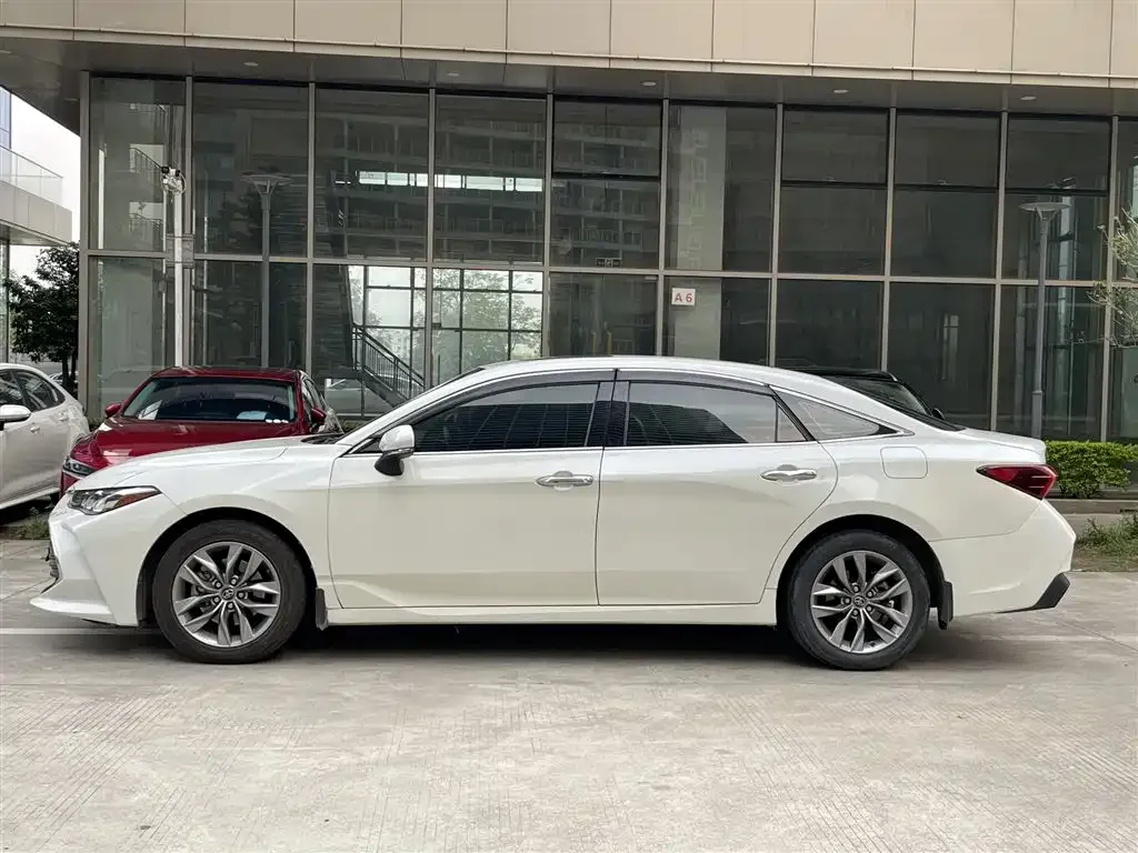Toyota Avalon — фото 4