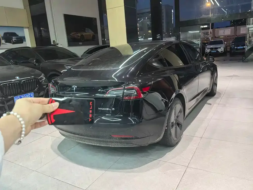 Tesla Model 3 — фото 4