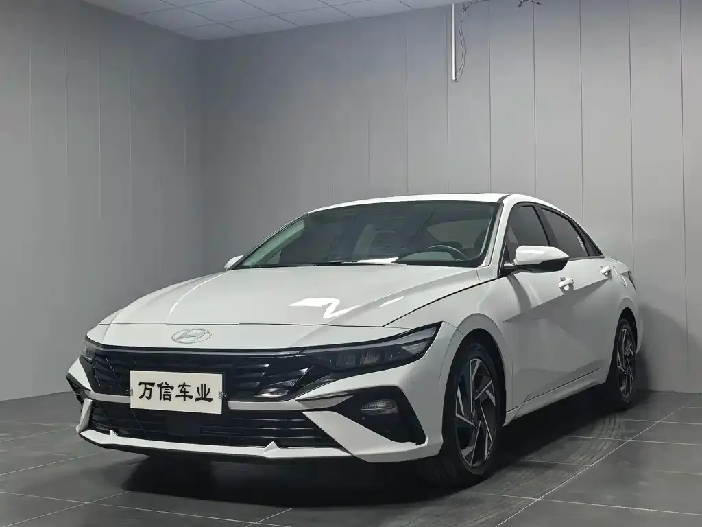 Hyundai Elantra — фото 5