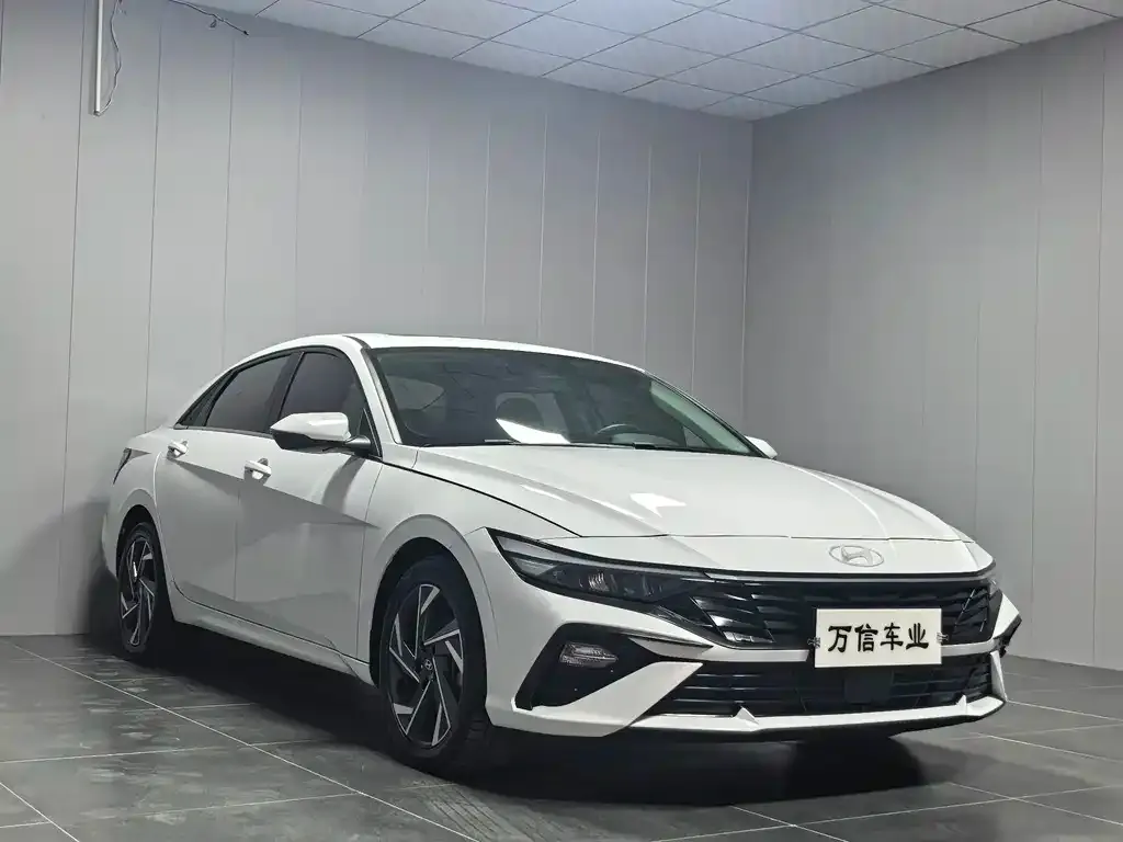 Hyundai Elantra — фото 8