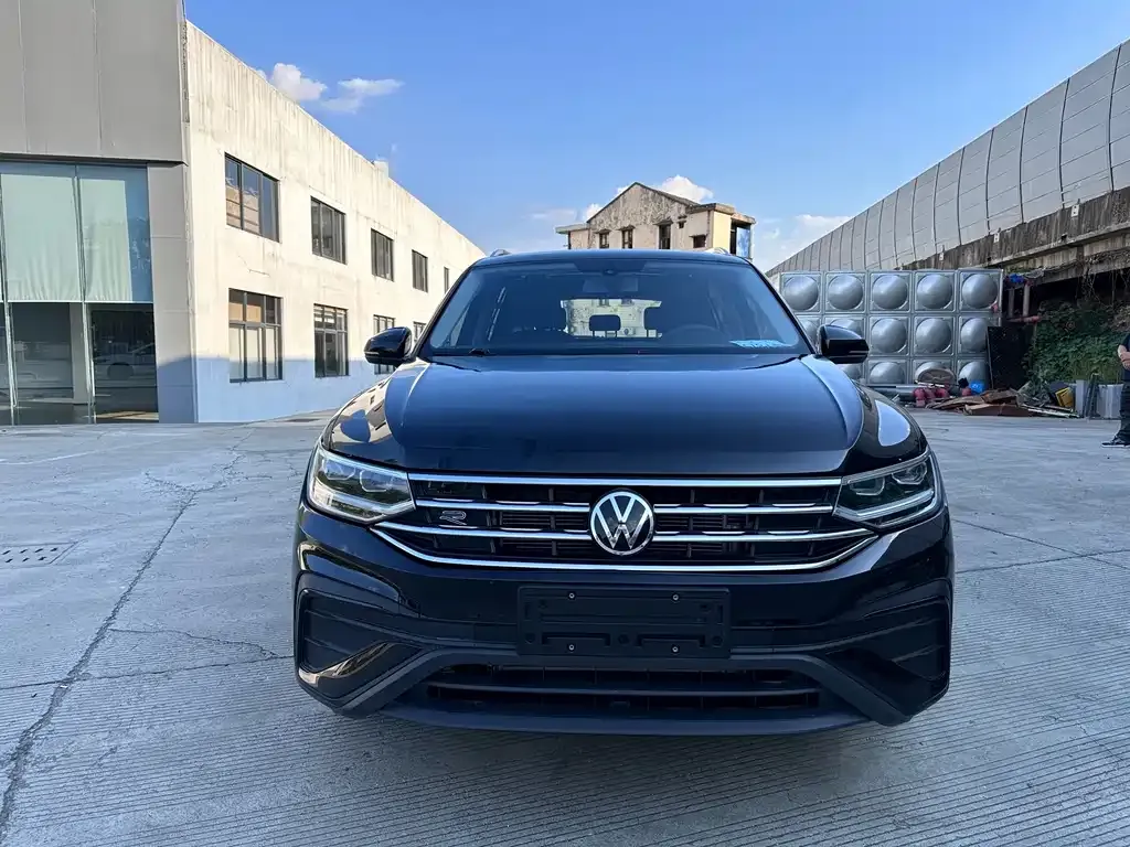 Volkswagen Tiguan L — фото 4