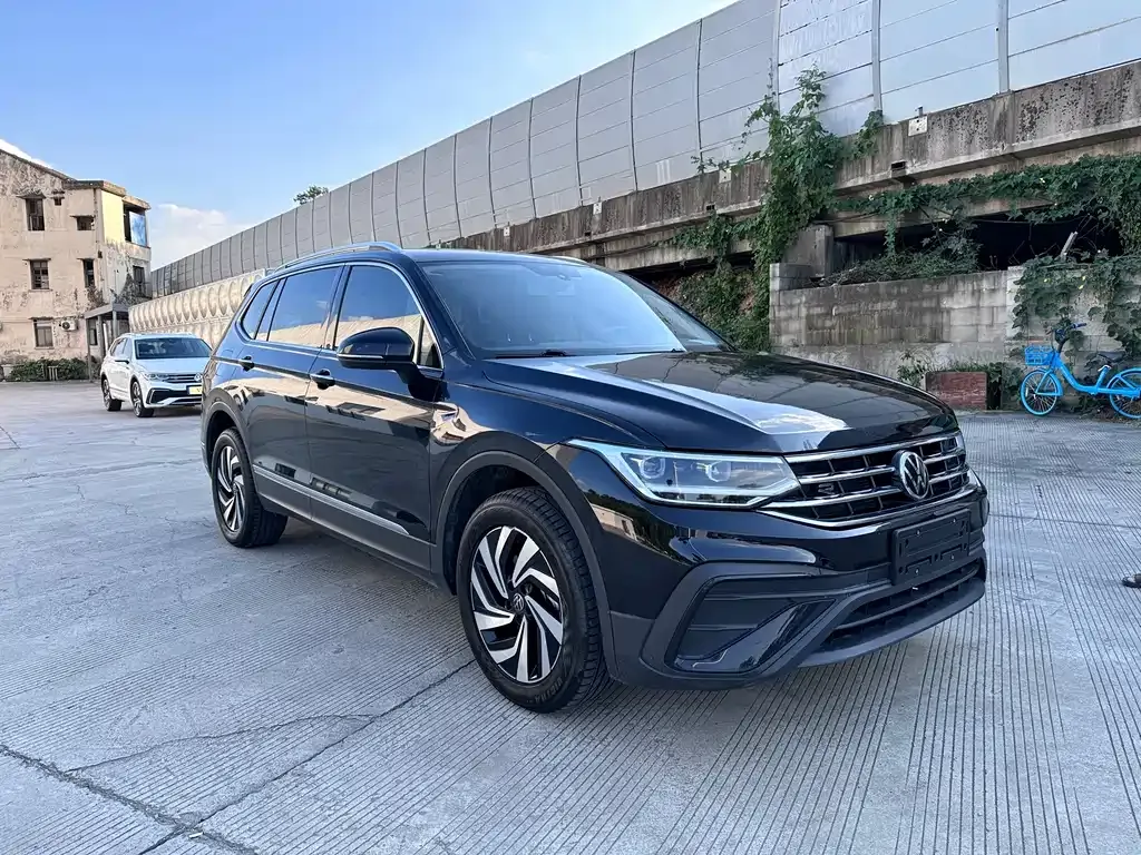 Volkswagen Tiguan L — фото 6