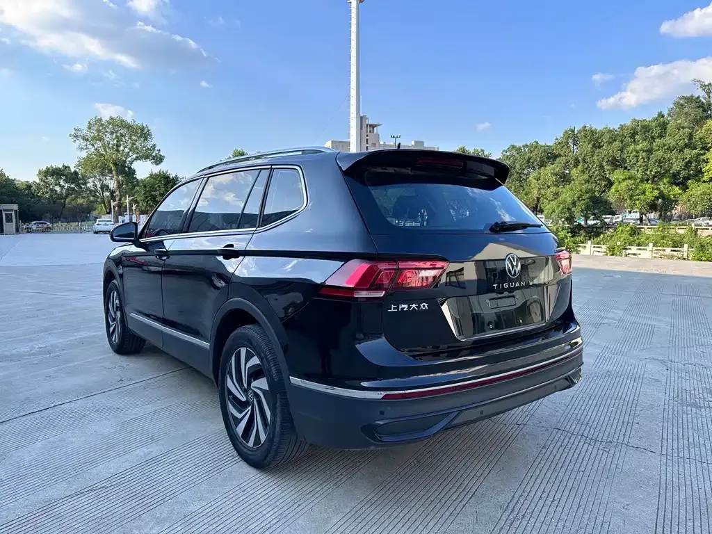 Volkswagen Tiguan L — фото 7