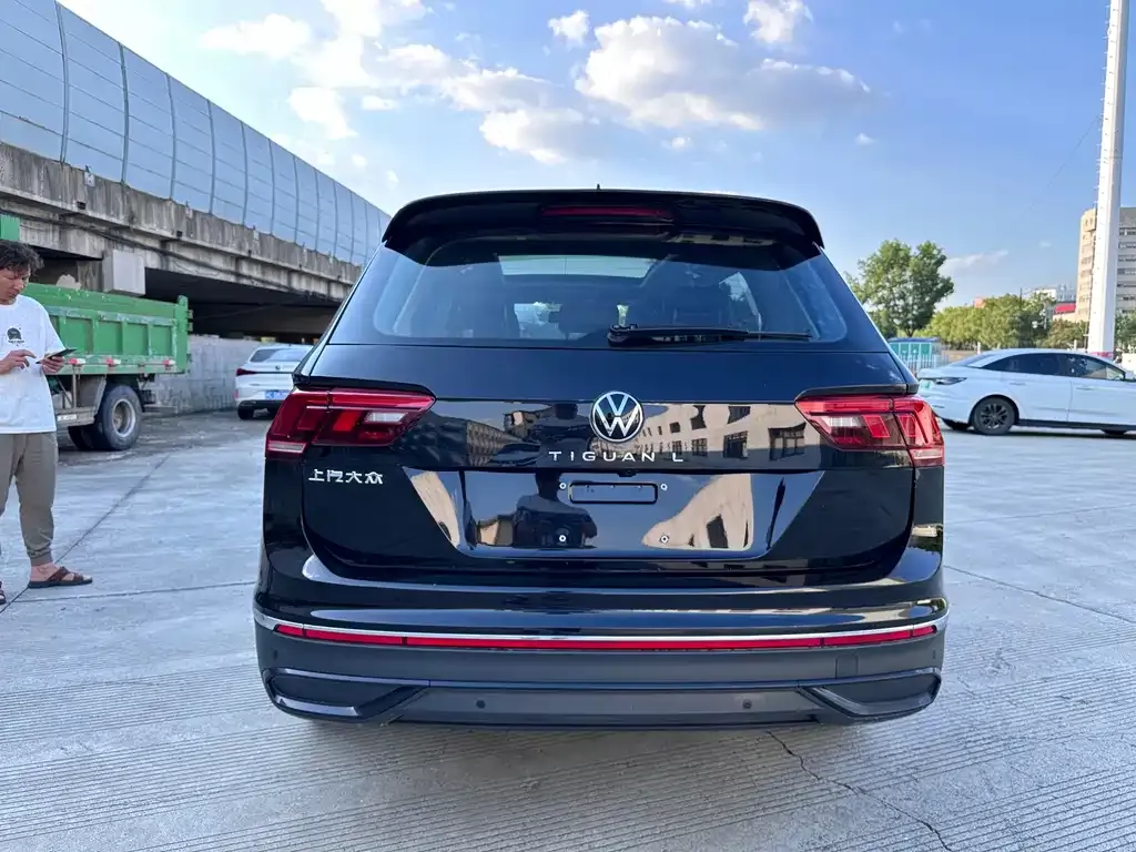 Volkswagen Tiguan L — фото 2