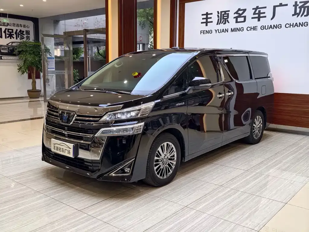 Toyota Vellfire — фото 1