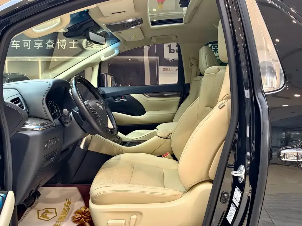 Toyota Vellfire — фото 6