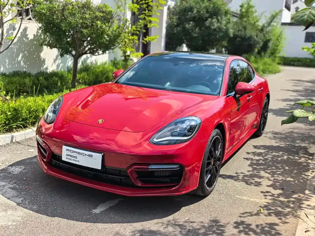 Porsche Panamera — фото 1