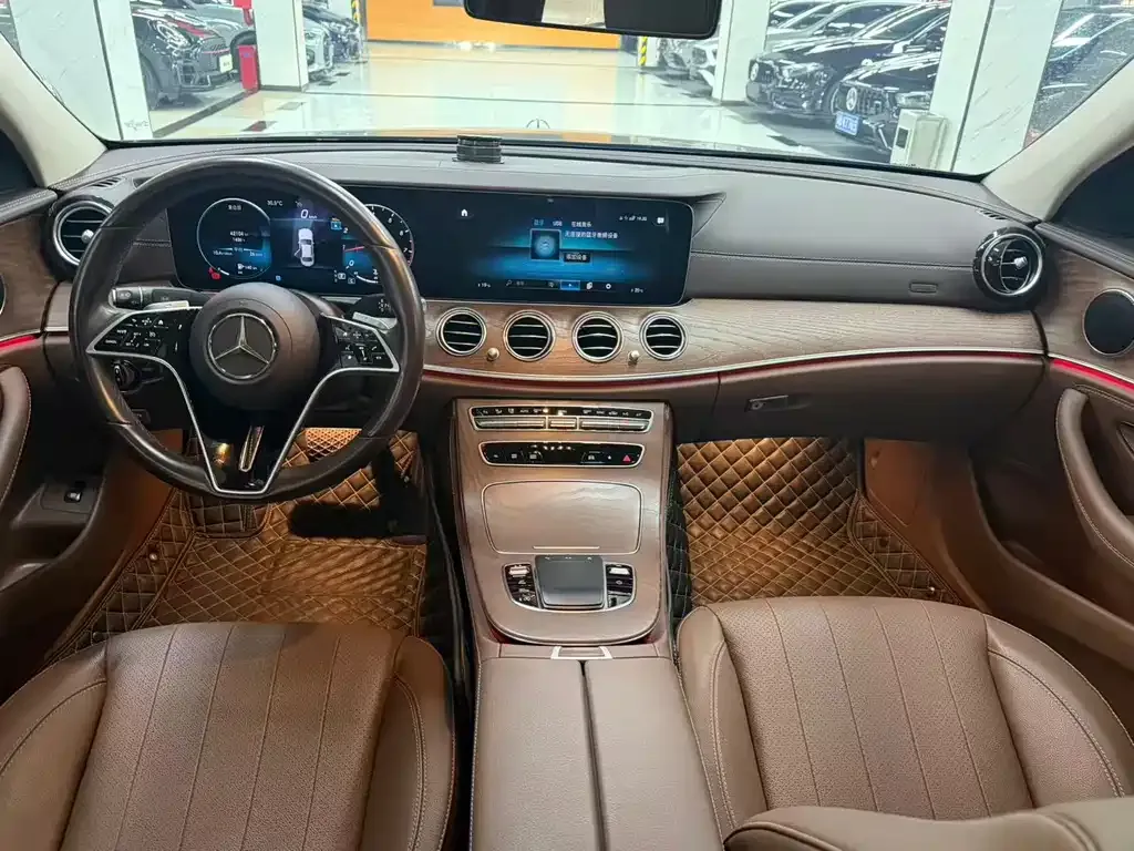 Mercedes-Benz E-Class — фото 9