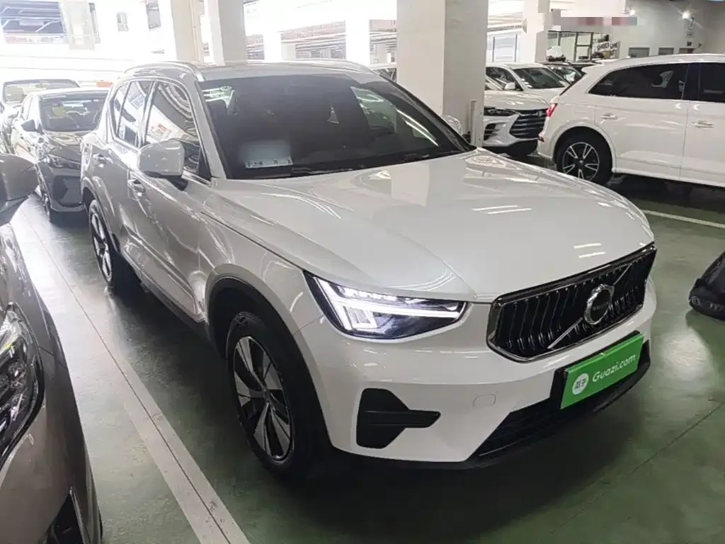 Volvo XC40 — фото 6