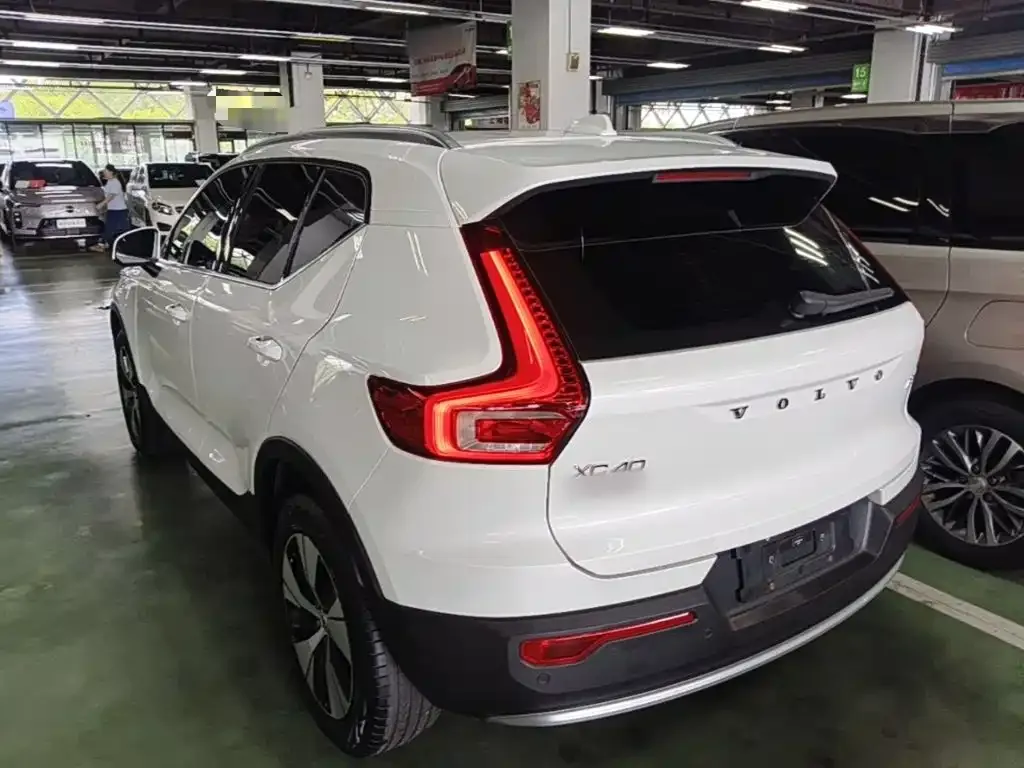 Volvo XC40 — фото 4