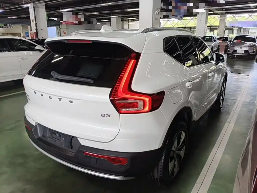 Volvo XC40 — фото 7