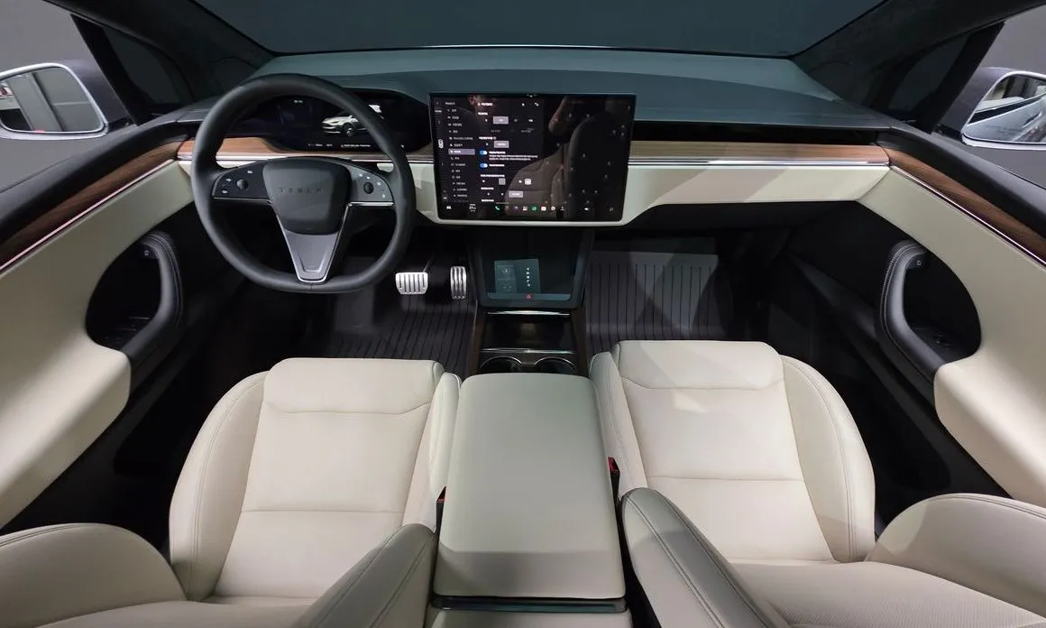 Tesla Model X — фото 4