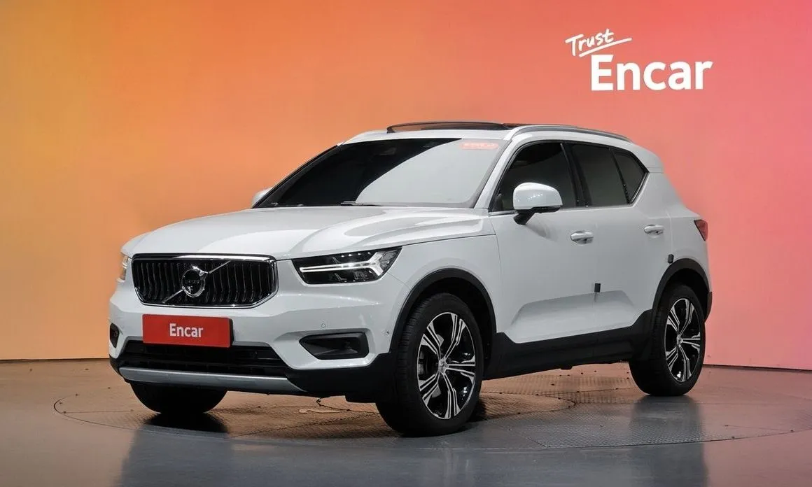 Volvo XC40 — фото 1