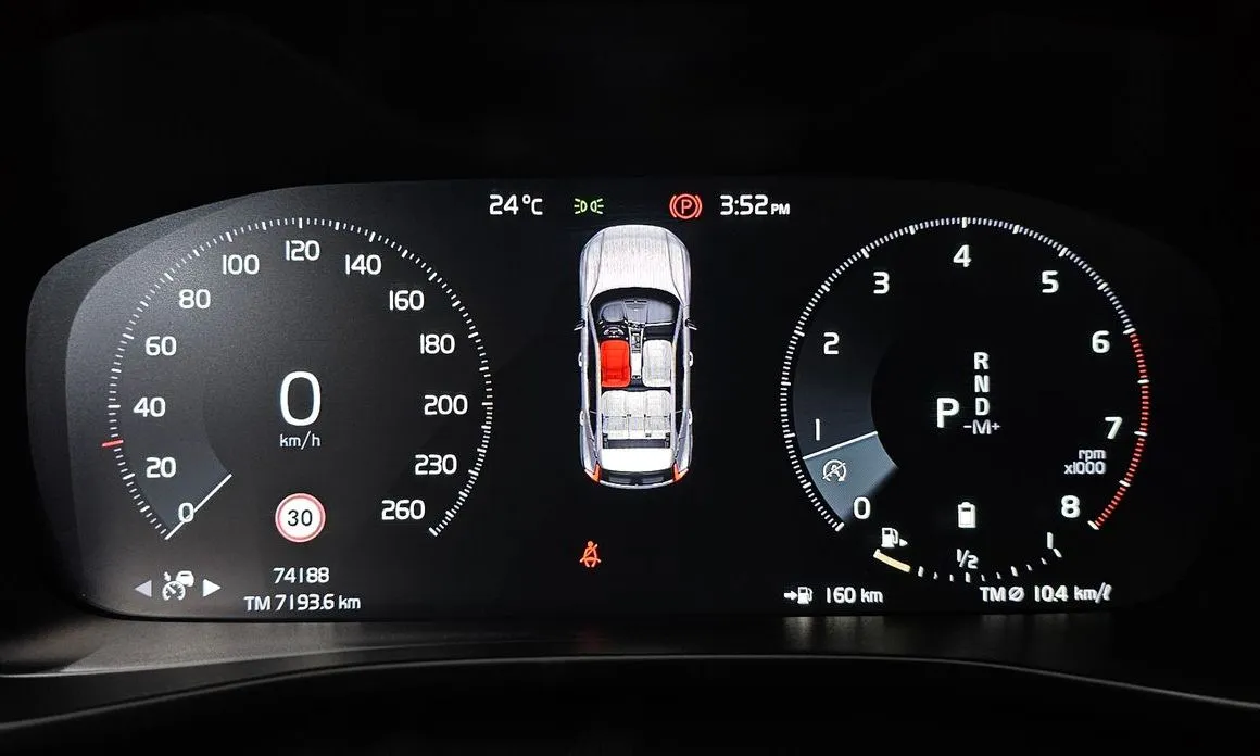 Volvo XC40 — фото 7