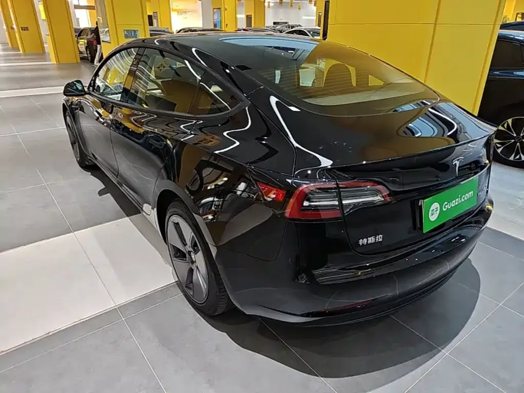 Tesla Model 3 — фото 7