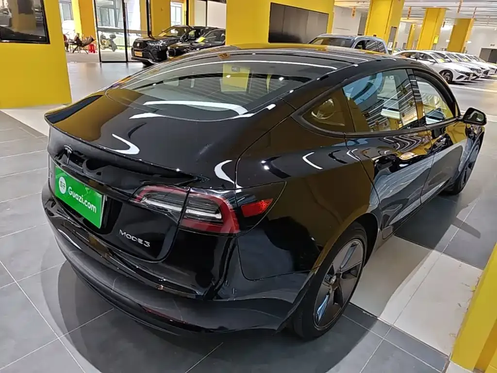 Tesla Model 3 — фото 10