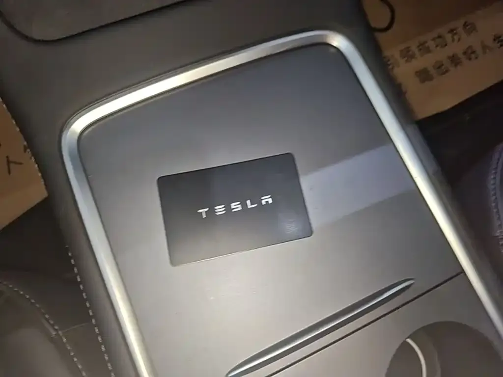 Tesla Model 3 — фото 9