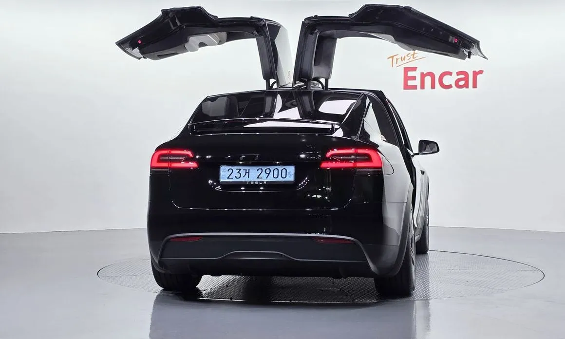 Tesla Model X — фото 3