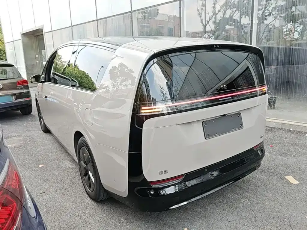 Li Auto MEGA — фото 8