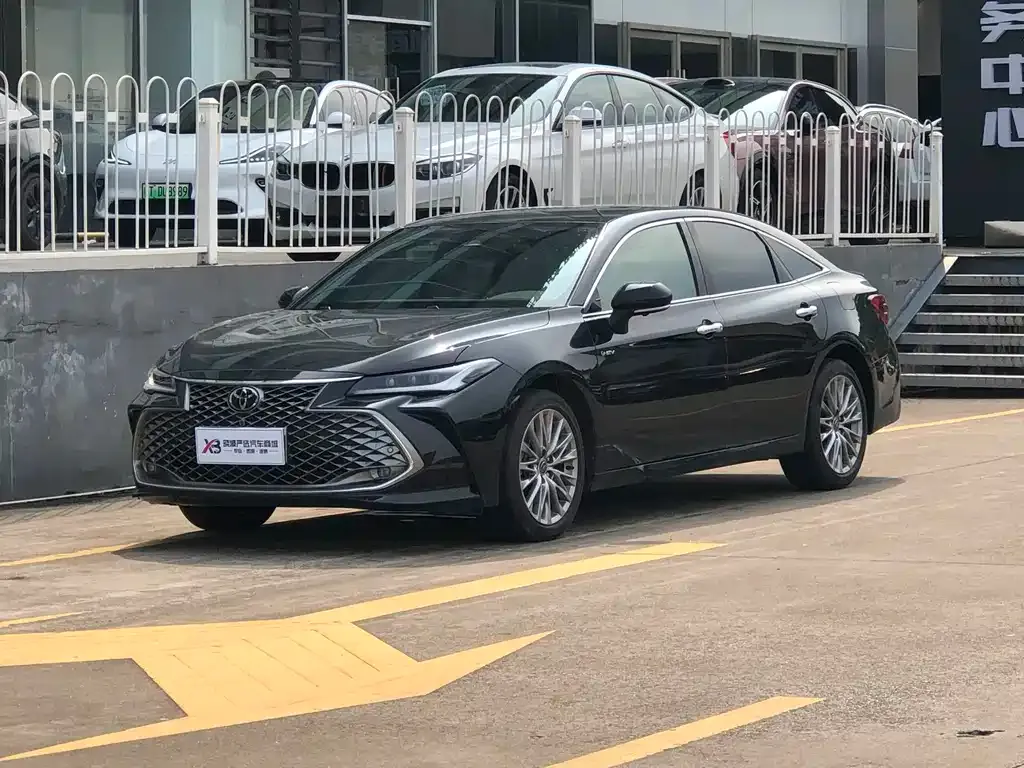 Toyota Avalon — фото 1