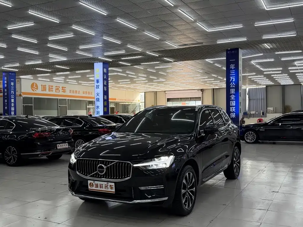 Volvo XC60 — фото 1