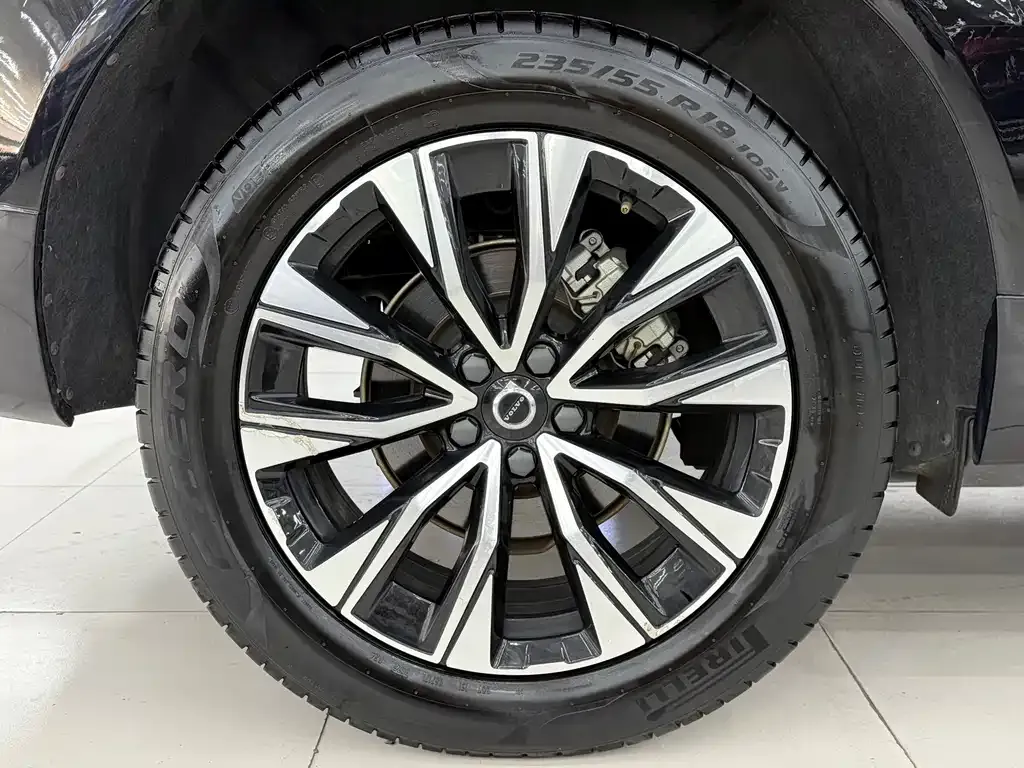 Volvo XC60 — фото 9