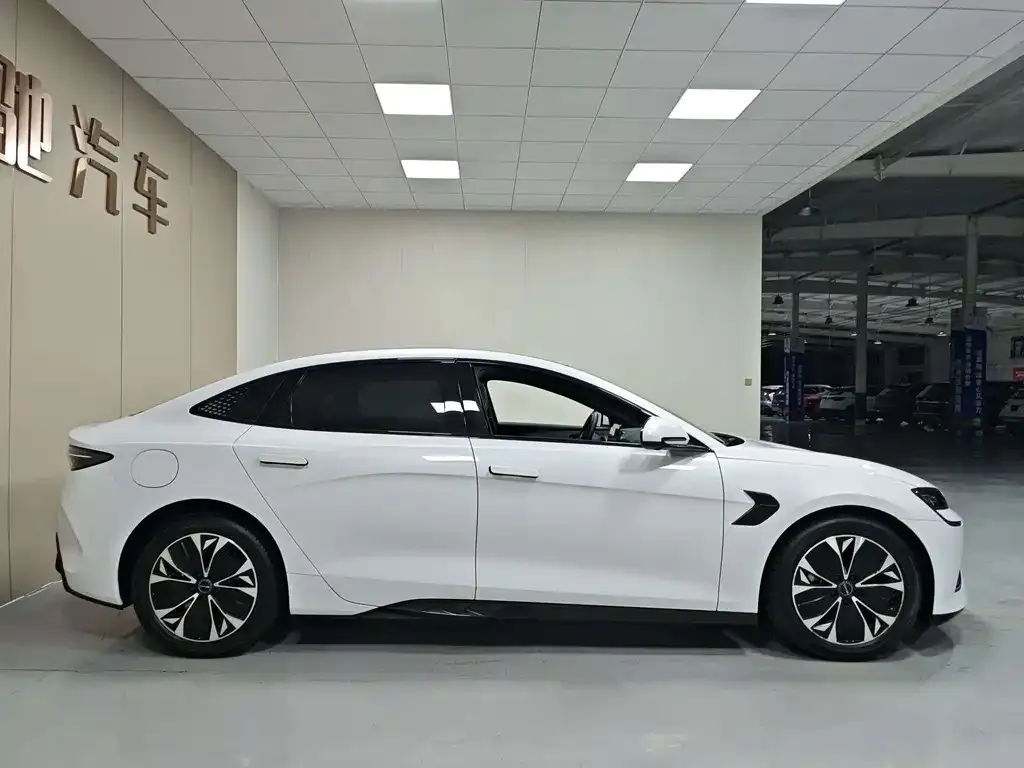 BYD Seal — фото 2