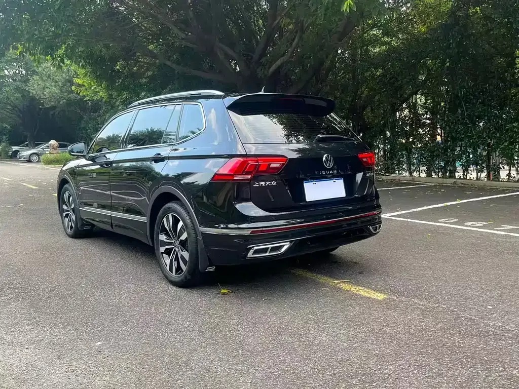 Volkswagen Tiguan L — фото 10