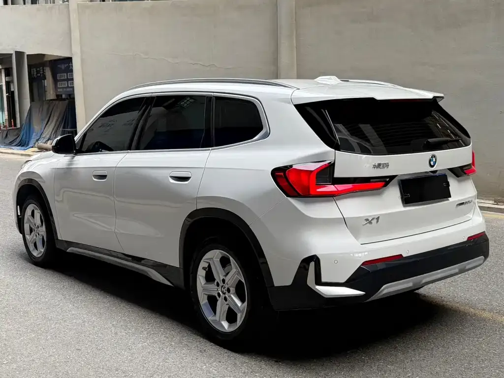 BMW X1 — фото 9