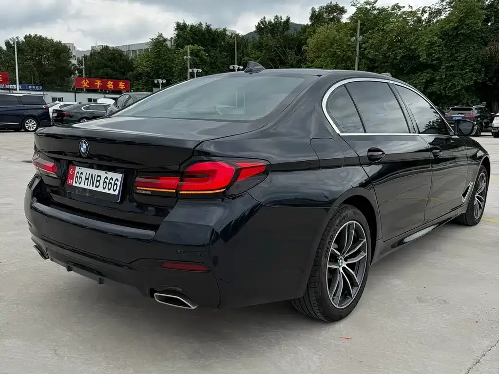 BMW 5 Series — фото 4