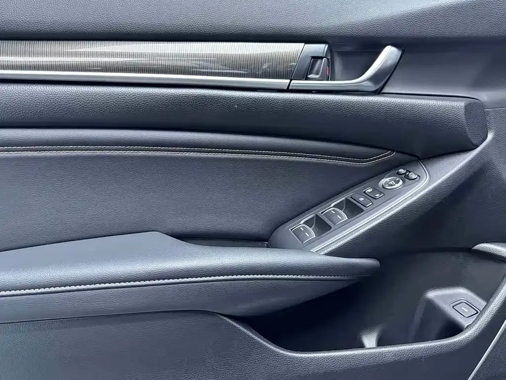 Honda Accord — фото 7