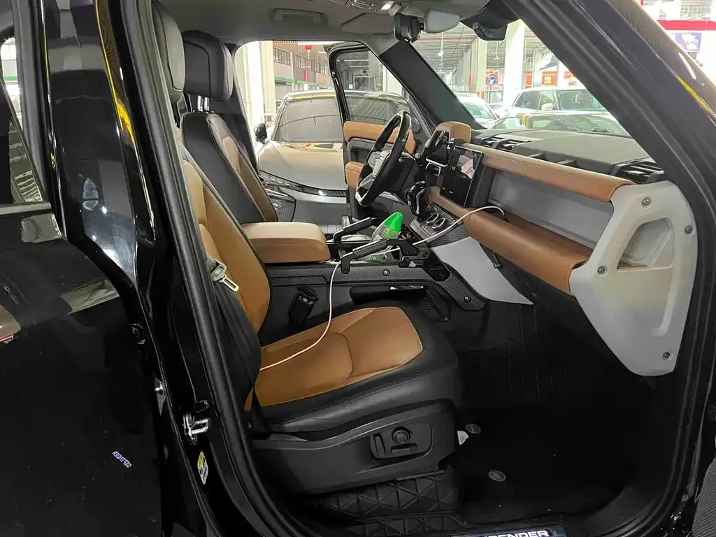 Land Rover Defender — фото 10