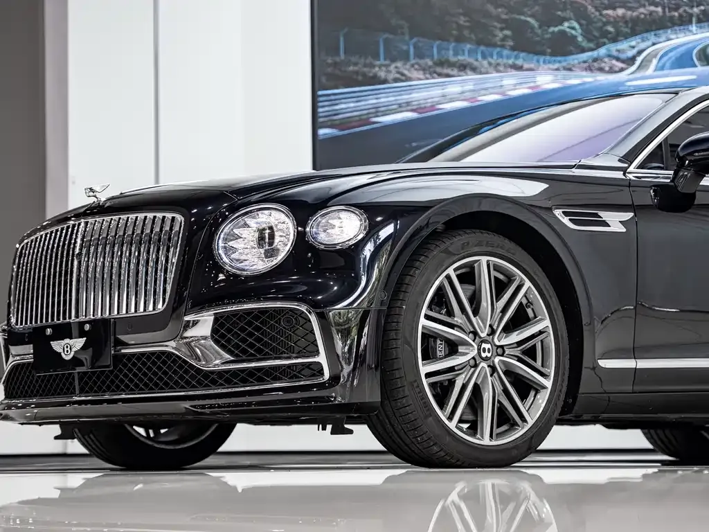 Bentley Flying Spur — фото 3