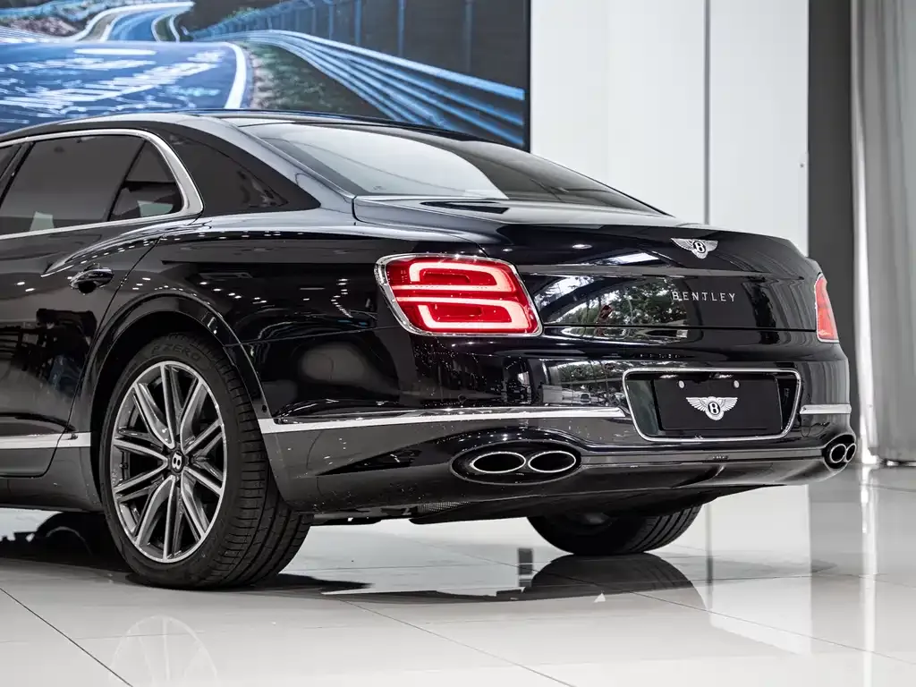 Bentley Flying Spur — фото 6