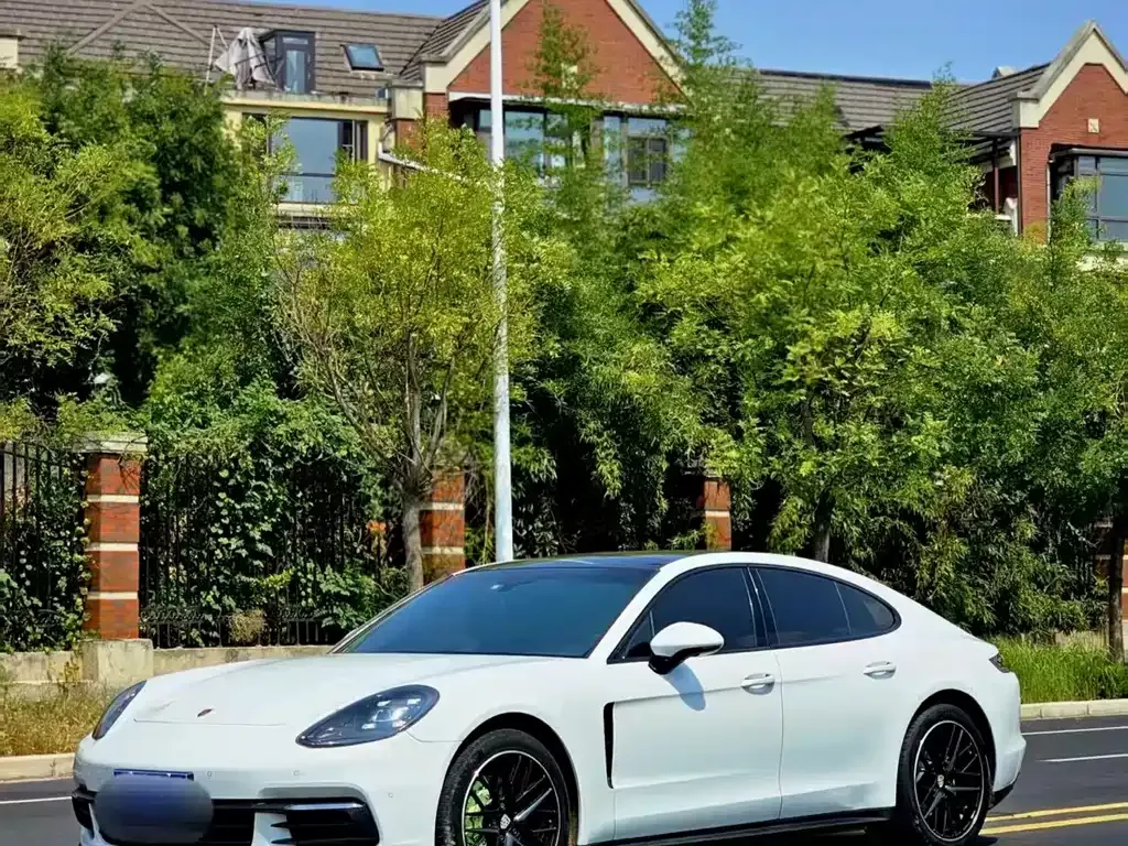 Porsche Panamera — фото 1