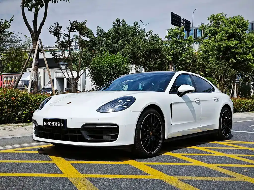 Porsche Panamera — фото 1