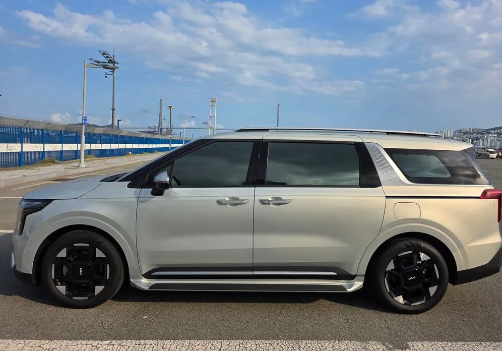 Kia Carnival — фото 10