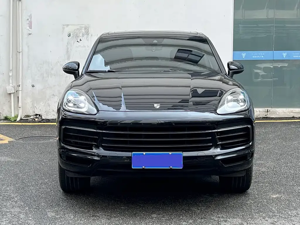 Porsche Cayenne — фото 1